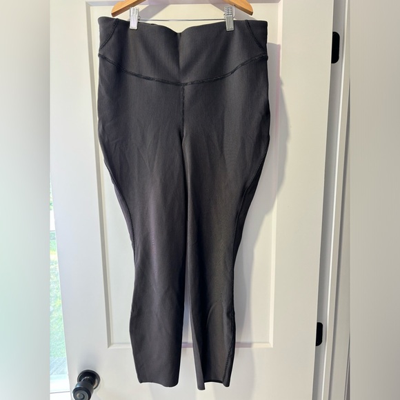 Lululemon Base Pace High-Rise Tight - Two-Tone Ribbed - Picture 4 of 8